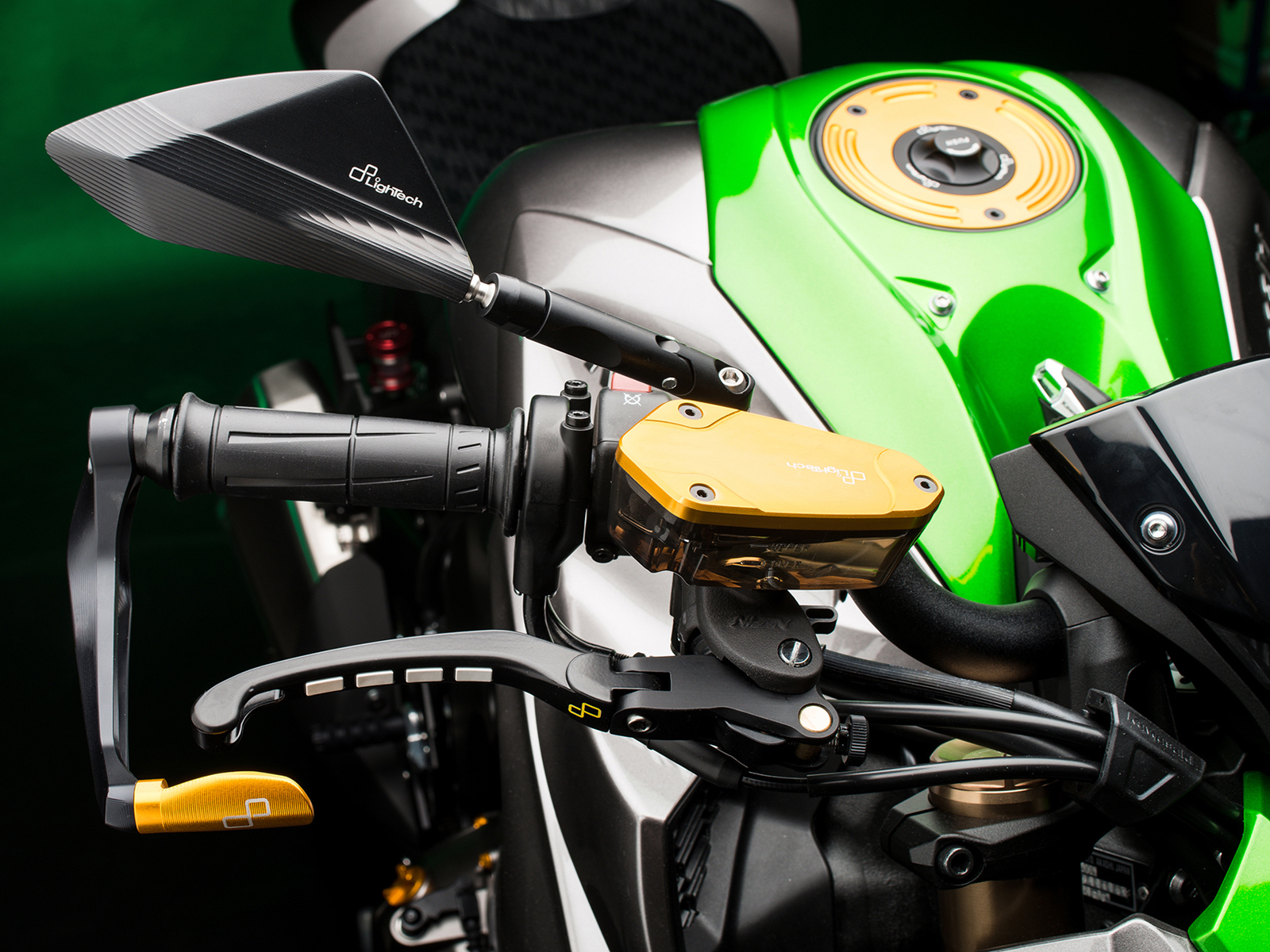 Coperchio serbatoio pompa freno anteriore LighTech per KAWASAKI Z 1000 2010-2018