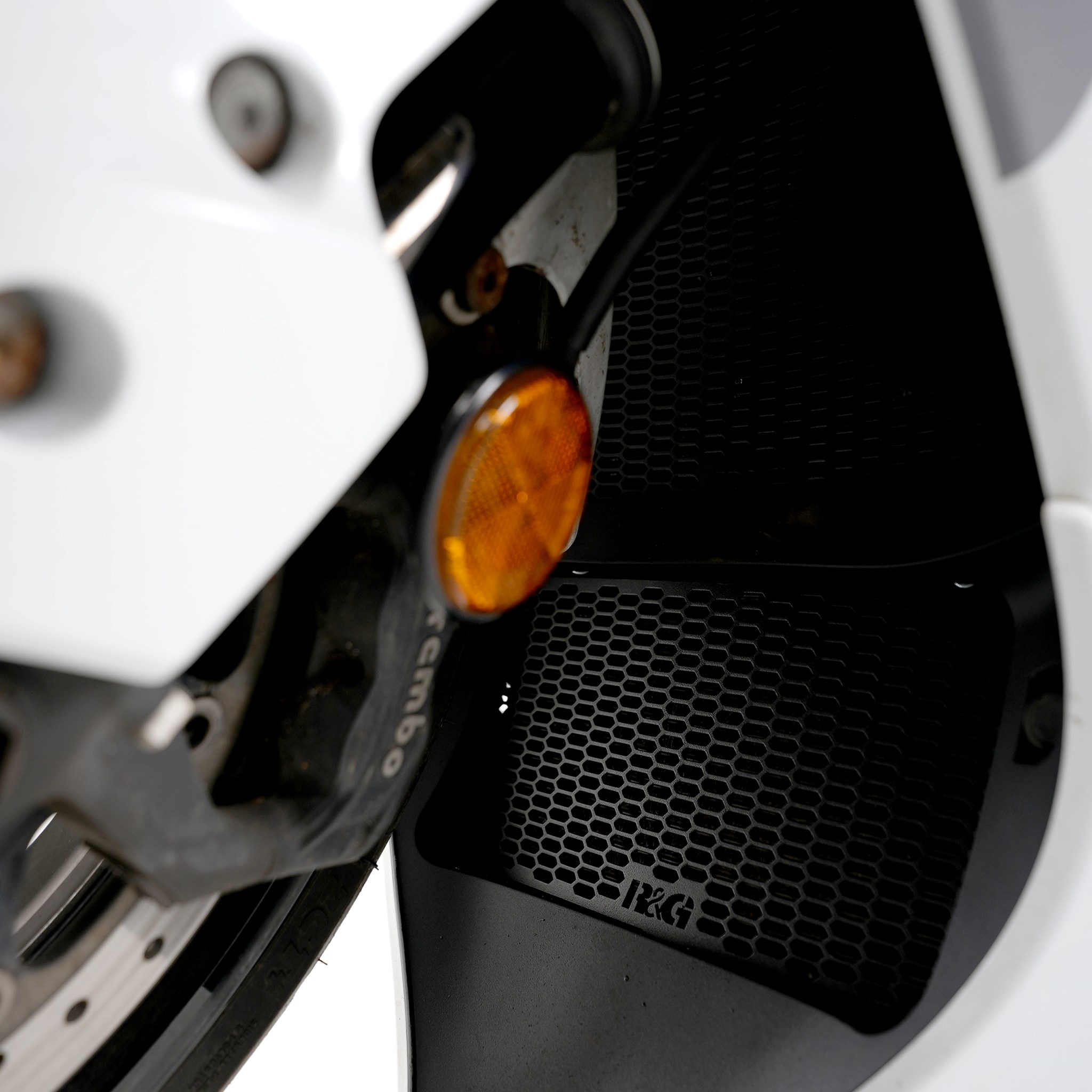 R&G Racing griglia protezione radiatore olio Pro per SUZUKI B-KING 1300 2008-2013