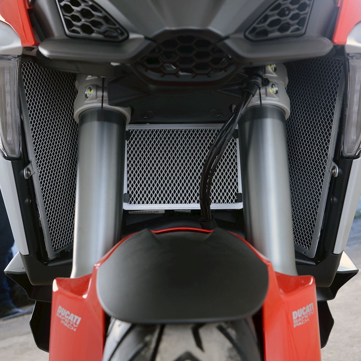 R&G Racing griglia protezione radiatore acqua in alluminio per DUCATI MULTISTRADA V4 /S 2021-2023