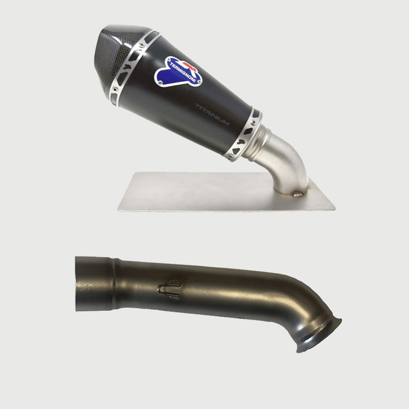 Kit Silenziatore Termignoni Relevance Conico Racing in Titanio Nero con fondello in Carbonio e tubo di raccordo incluso per KTM DUKE 390 2017-2019