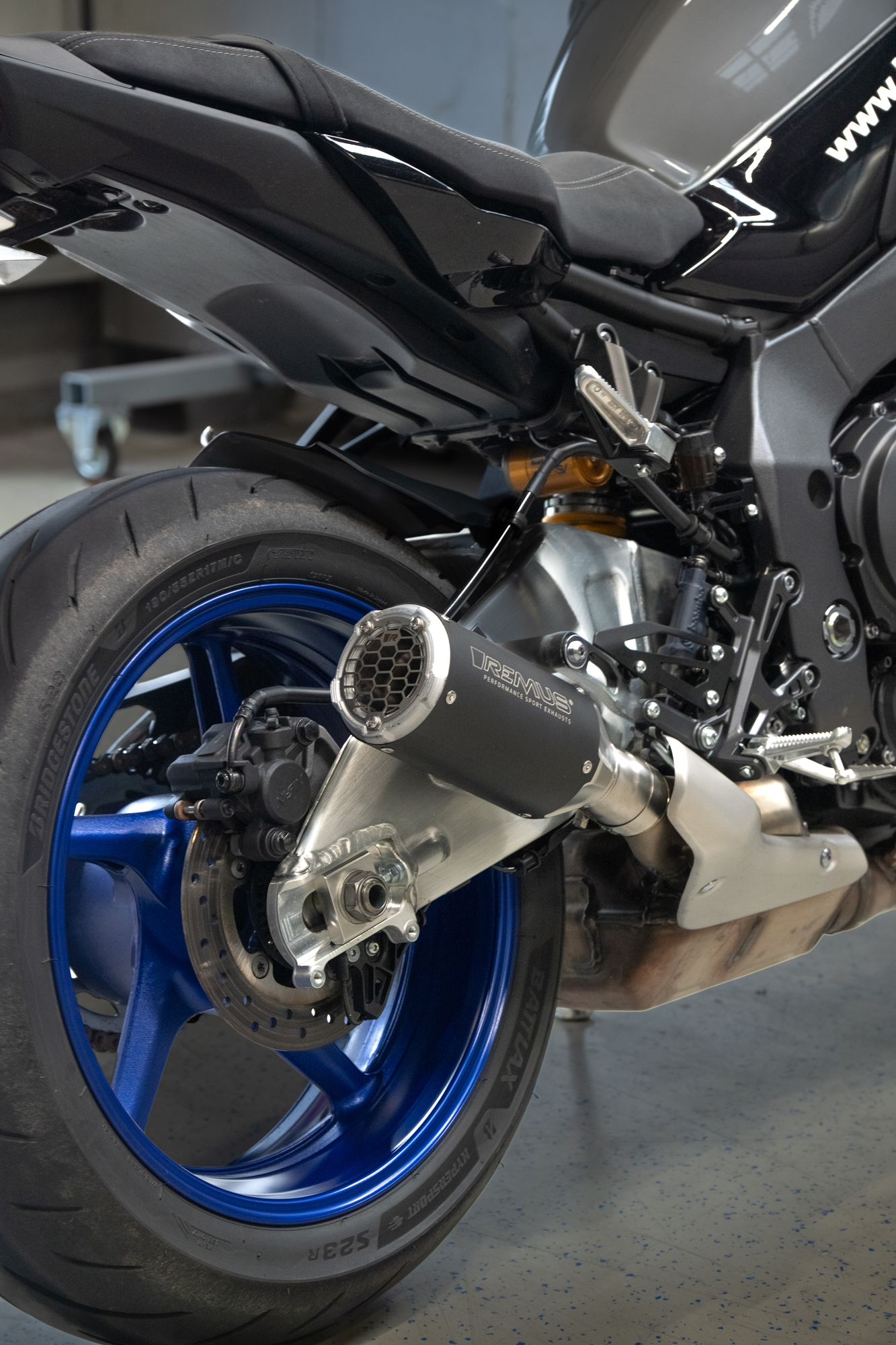 Silenziatore Remus BoostR omologato per YAMAHA MT-10 2022-2025