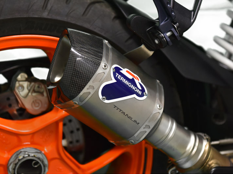 Kit Silenziatore Termignoni Relevance D70 Racing in Titanio con fondello in Carbonio e tubo di raccordo incluso per KTM SUPER DUKE 1290 R 2017-2019