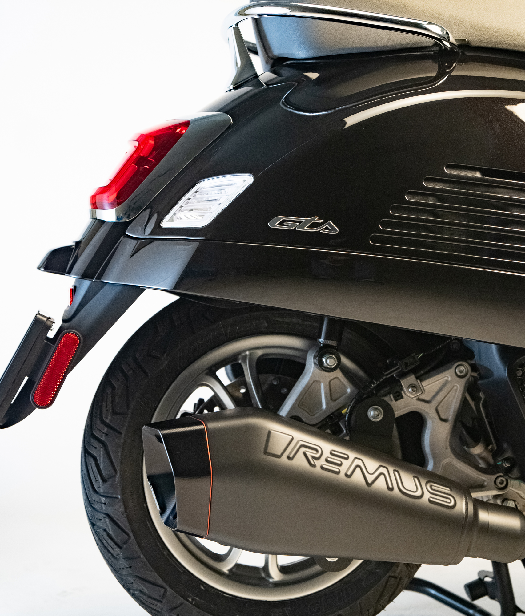 Scarico completo Remus RS 2.0 omologato nero per VESPA GTS 125 2025