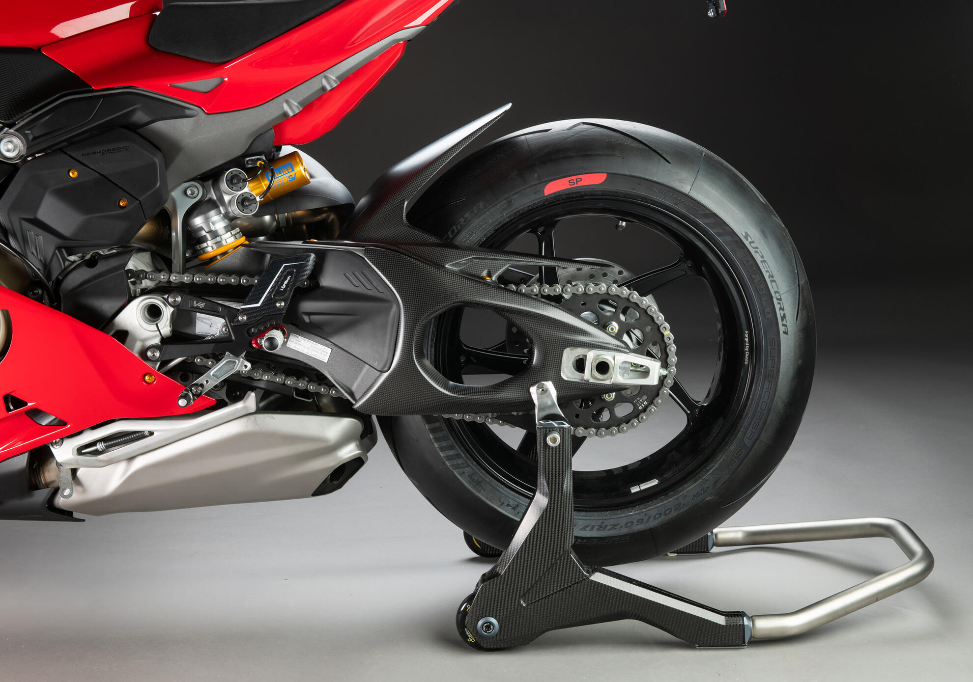 Protezioni forcellone carbonio LighTech per DUCATI PANIGALE V4 /S 2025