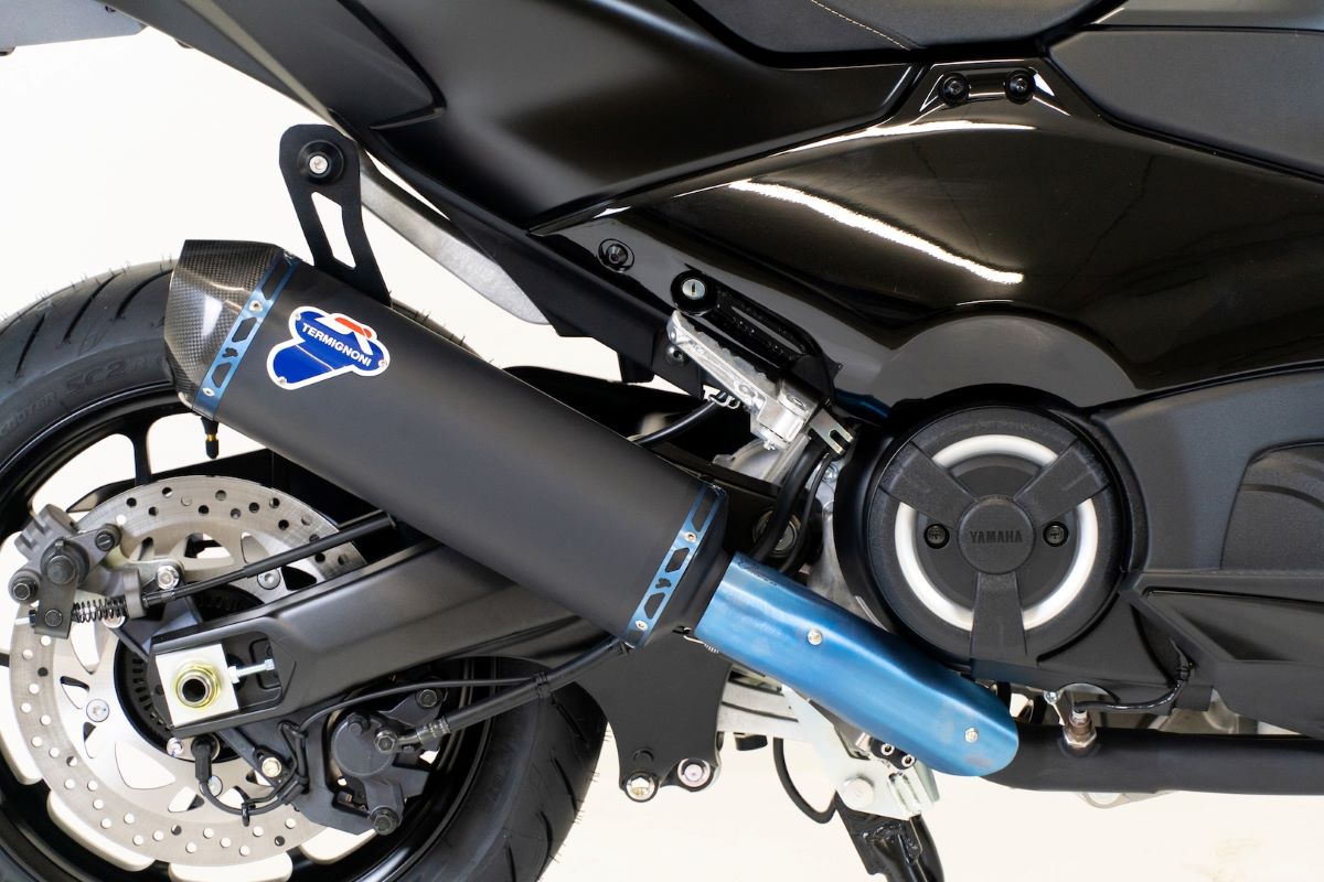 Scarico Completo Termignoni Racing in Acciaio Inox Nero con Terminale in Titanio Nero e Paracalore blu per YAMAHA T-MAX 560 2022-2025
