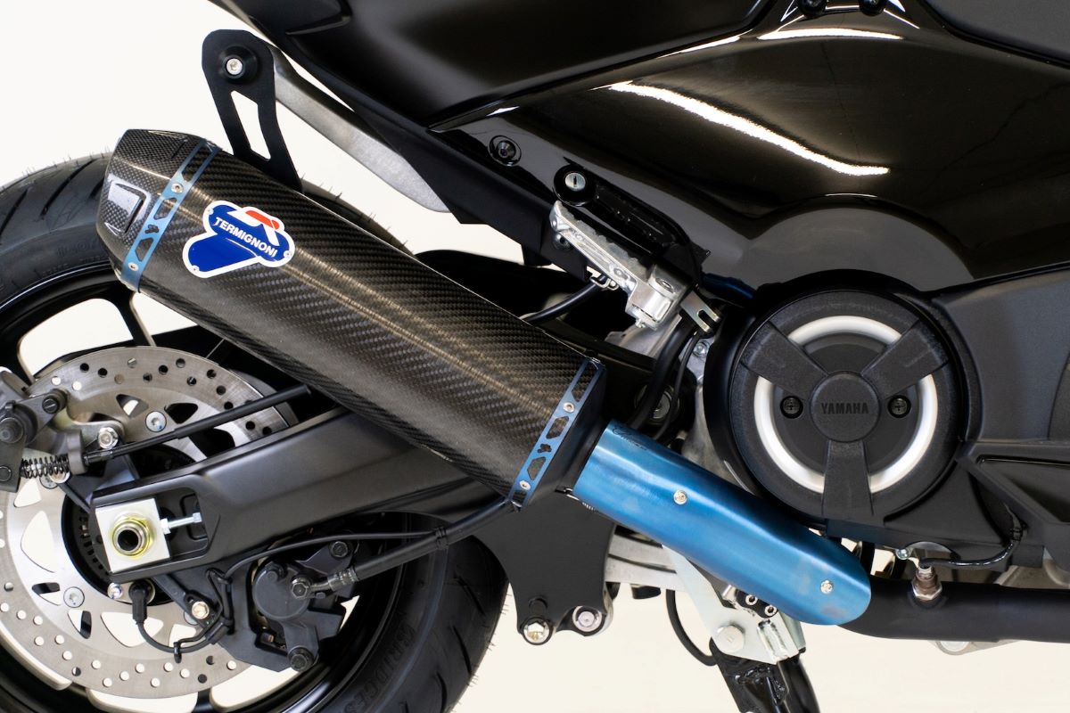 Scarico Completo Termignoni Racing in Acciaio Inox Nero con Terminale in Carbonio e Paracalore blu per YAMAHA T-MAX 560 2022-2025