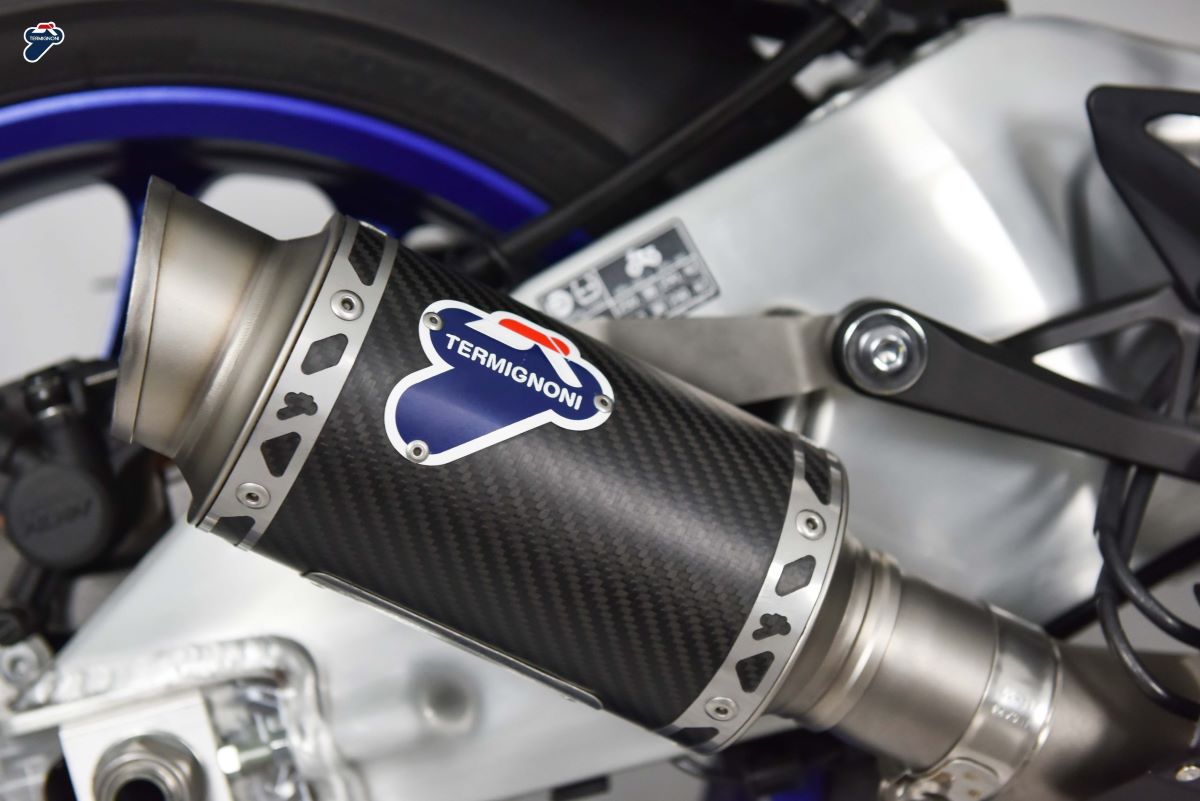 Kit Silenziatore Termignoni Racing Catalizzato in Carbonio con Fondello in Inox con Tubo di Raccordo per YAMAHA YZF-R1 2015-2023
