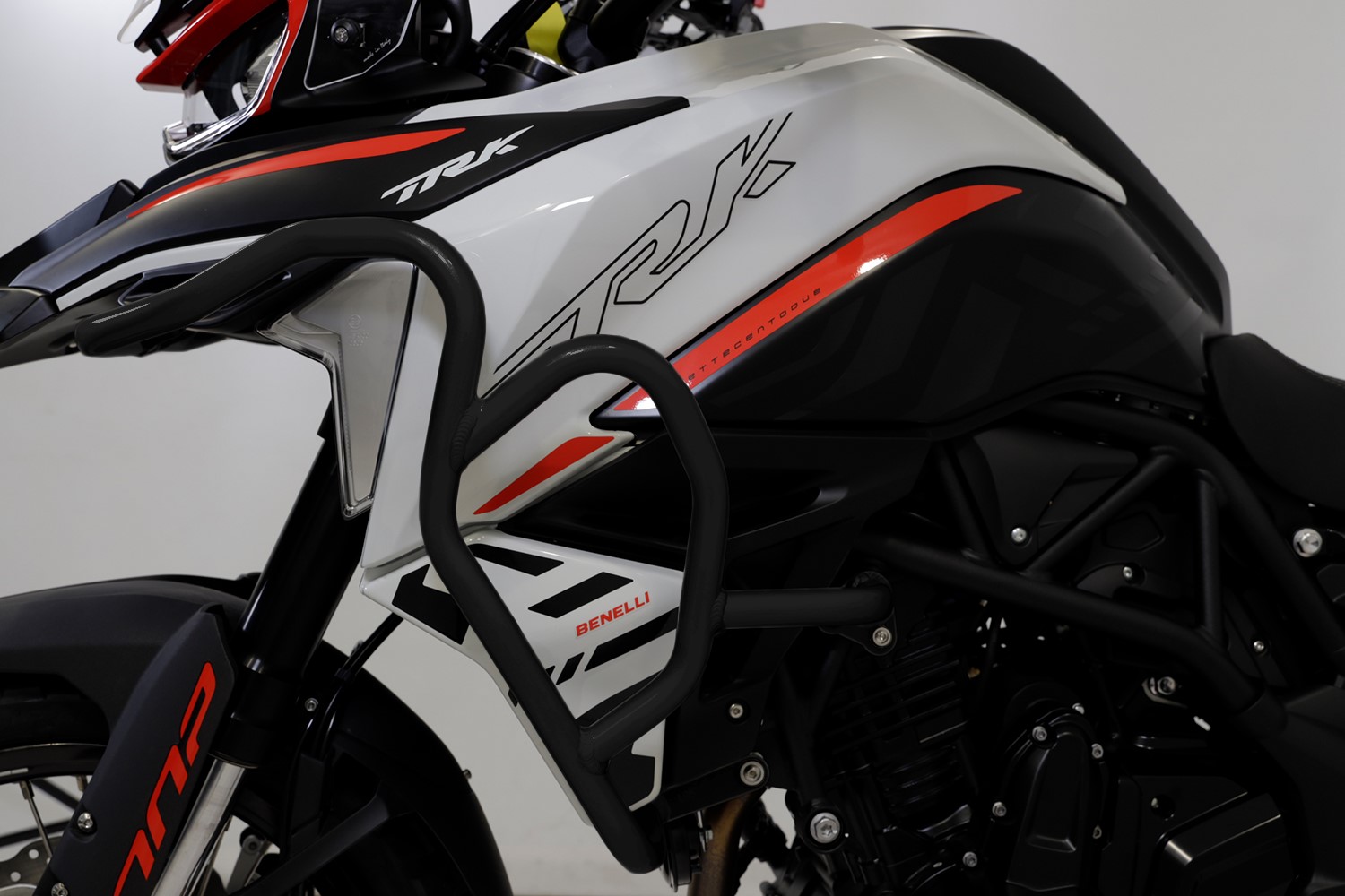 Crash bar in alluminio Nero Isotta per BENELLI TRK 702 2023-2024