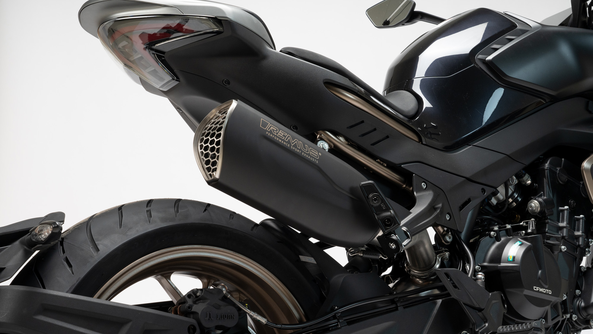 Silenziatore Remus Nxt acciaio nero omologato per CFMOTO 800 NK 2025-2026